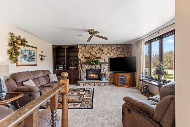 2218 TOWN HALL ROAD, Green Bay, WI 54311