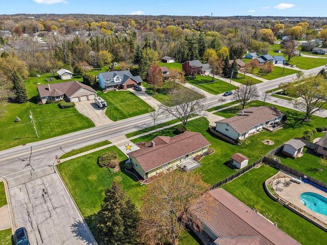 2218 TOWN HALL ROAD, Green Bay, WI 54311