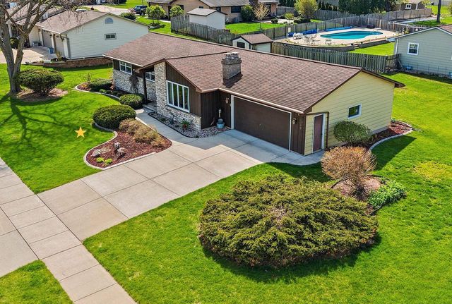 2218 TOWN HALL ROAD, Green Bay, WI 54311