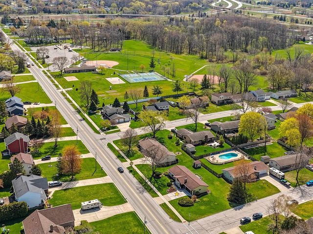 2218 TOWN HALL ROAD, Green Bay, WI 54311