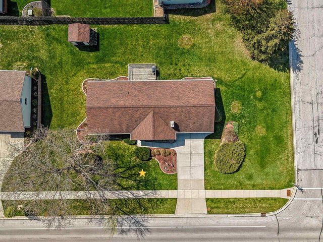 2218 TOWN HALL ROAD, Green Bay, WI 54311