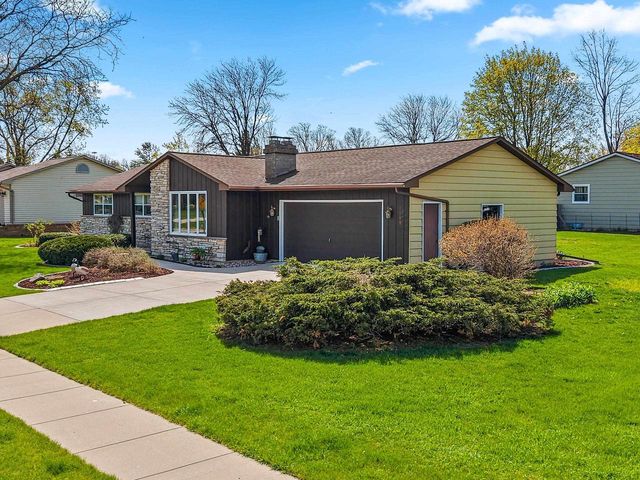 2218 TOWN HALL ROAD, Green Bay, WI 54311