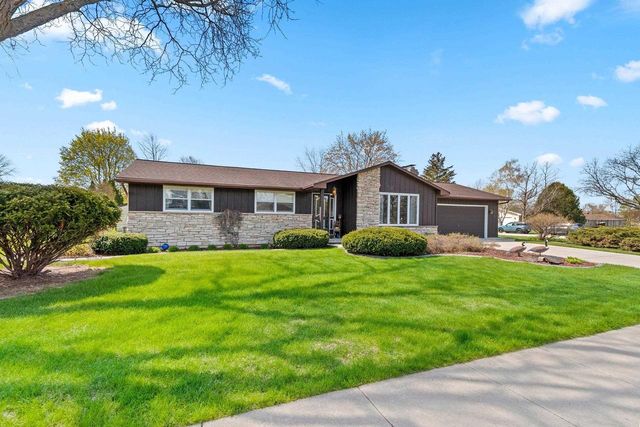 2218 TOWN HALL ROAD, Green Bay, WI 54311