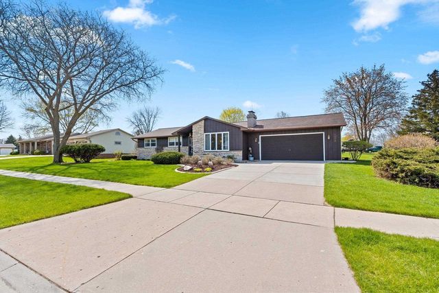 2218 TOWN HALL ROAD, Green Bay, WI 54311