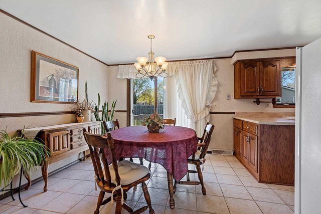 2218 TOWN HALL ROAD, Green Bay, WI 54311