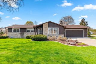 2218 TOWN HALL ROAD, Green Bay, WI 54311