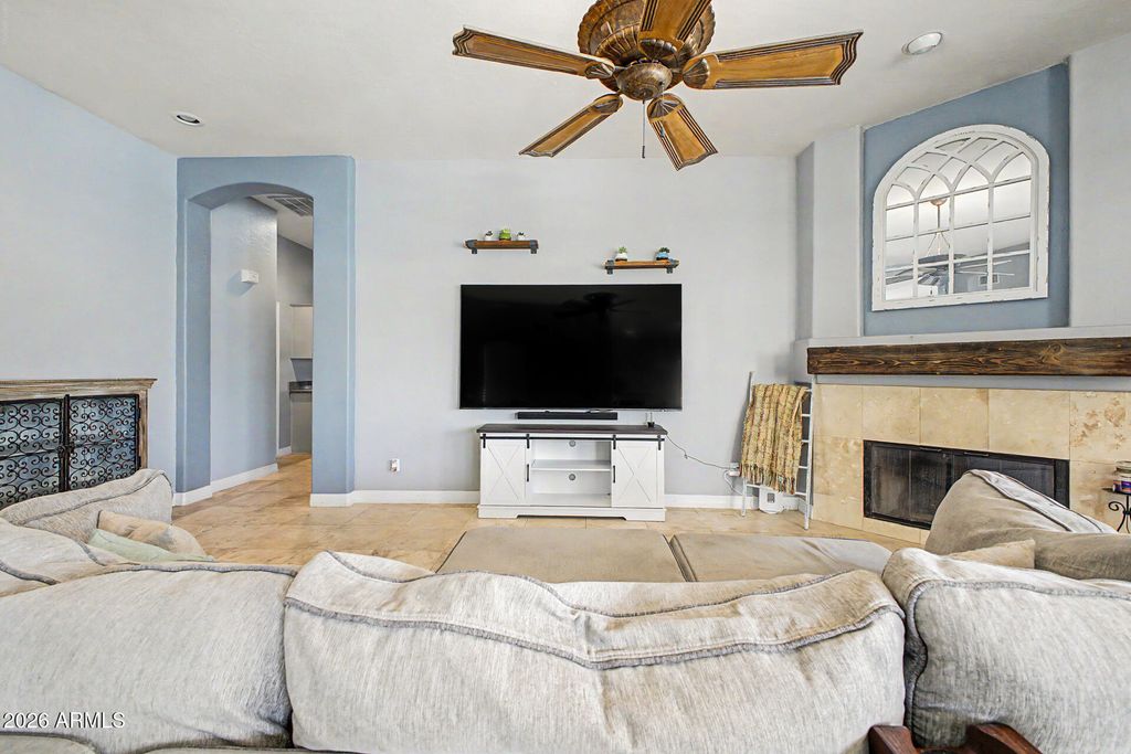 Image 10 of property listing at 3092 S PENNINGTON Drive, Chandler, AZ 85248