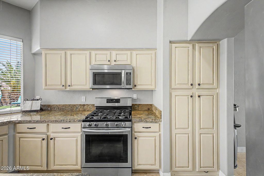 Image 15 of property listing at 3092 S PENNINGTON Drive, Chandler, AZ 85248