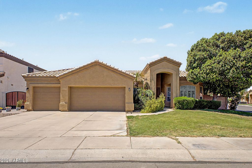 Image 2 of property listing at 3092 S PENNINGTON Drive, Chandler, AZ 85248