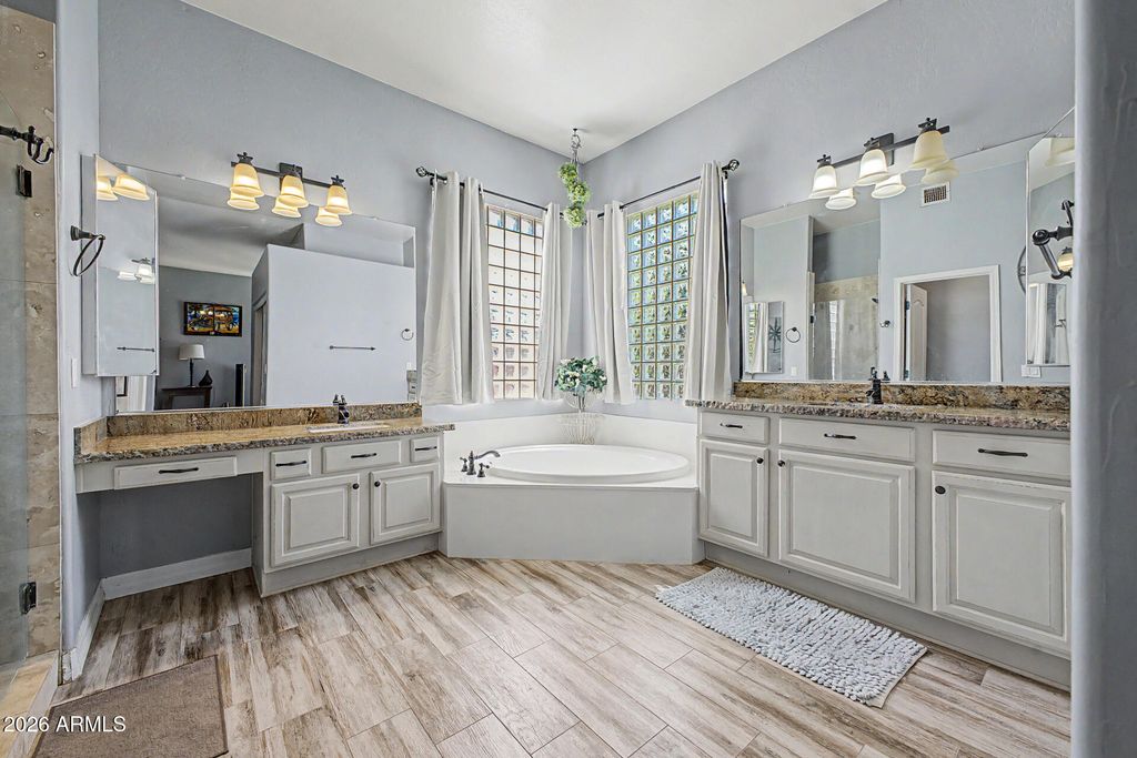 Image 20 of property listing at 3092 S PENNINGTON Drive, Chandler, AZ 85248