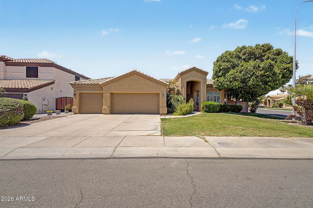 Image 3 of property listing at 3092 S PENNINGTON Drive, Chandler, AZ 85248