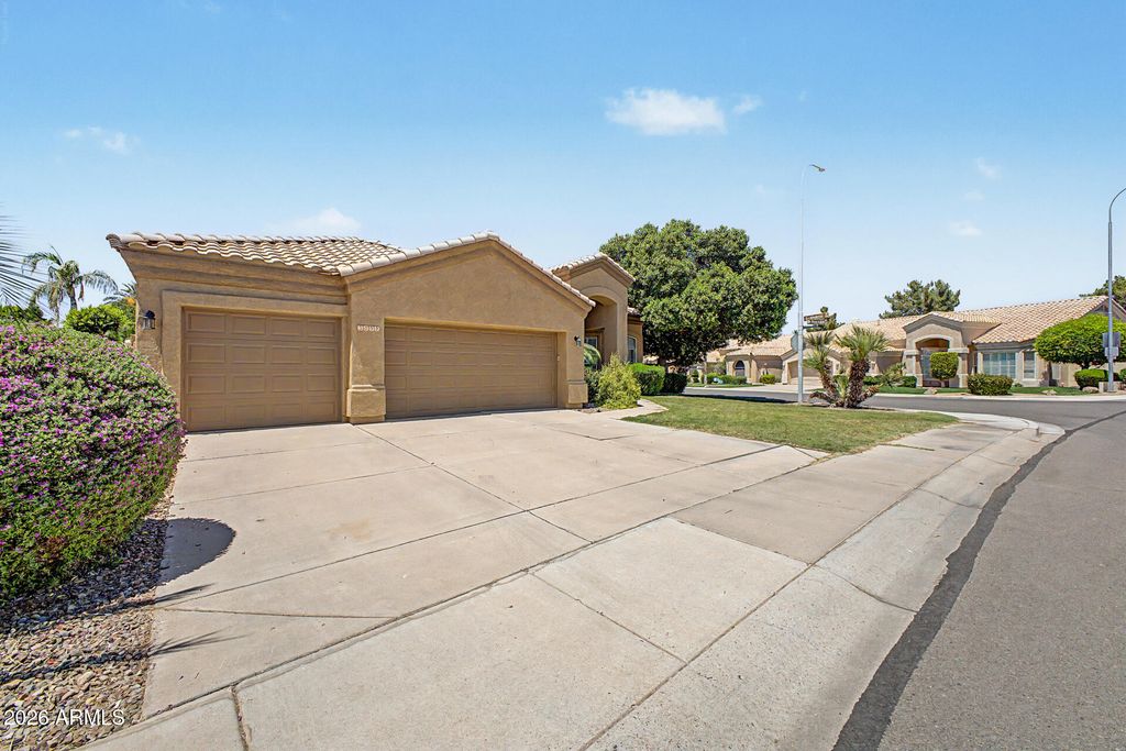 Image 40 of property listing at 3092 S PENNINGTON Drive, Chandler, AZ 85248