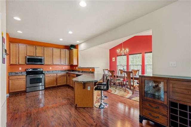 312 Sunrise Dr, Carnegie, PA 15106