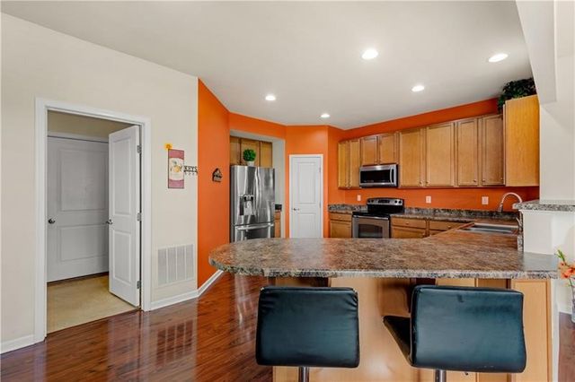 312 Sunrise Dr, Carnegie, PA 15106