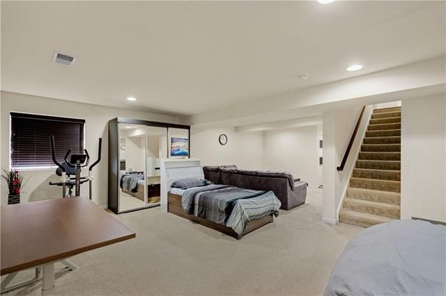312 Sunrise Dr, Carnegie, PA 15106