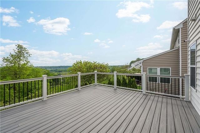 312 Sunrise Dr, Carnegie, PA 15106