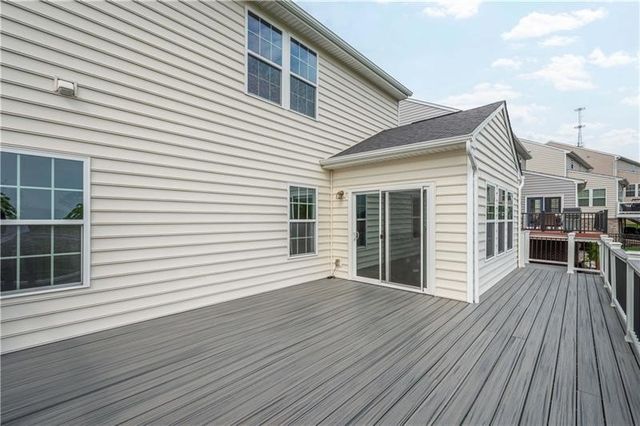 312 Sunrise Dr, Carnegie, PA 15106