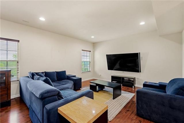 312 Sunrise Dr, Carnegie, PA 15106