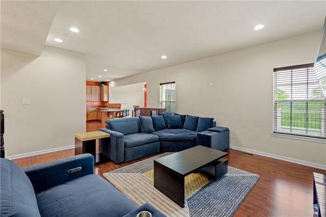 312 Sunrise Dr, Carnegie, PA 15106