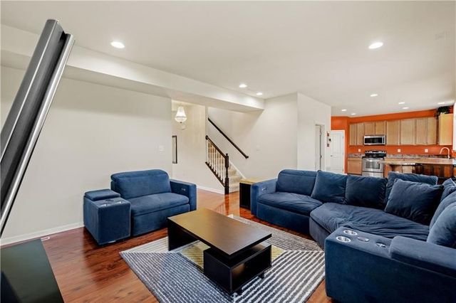 312 Sunrise Dr, Carnegie, PA 15106