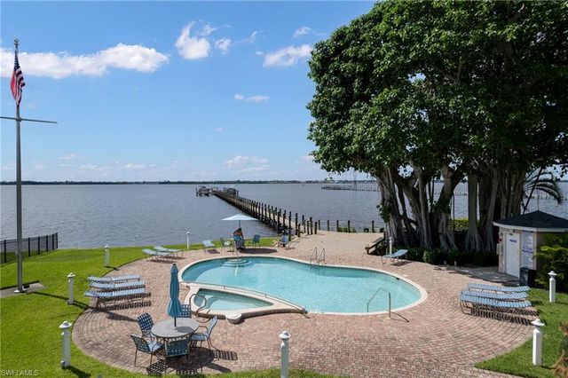 3593 Edgewood AVE, Fort Myers, FL 33916