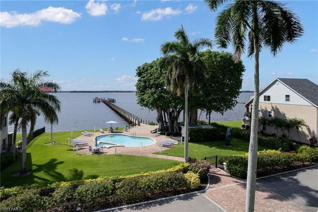 3593 Edgewood AVE, Fort Myers, FL 33916