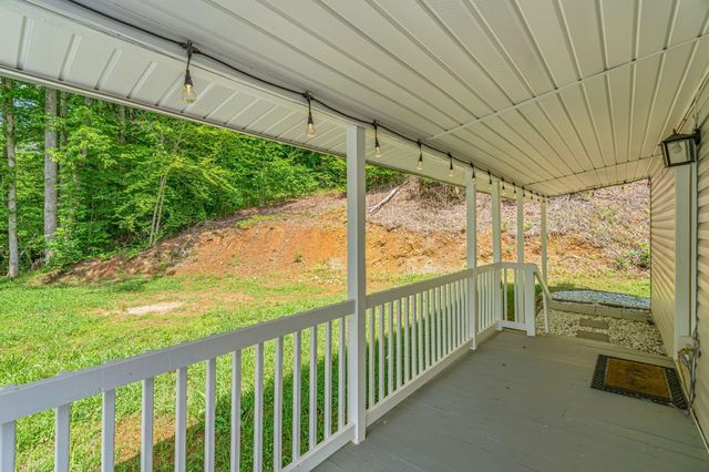 825 County Road 82, Athens, TN 37303
