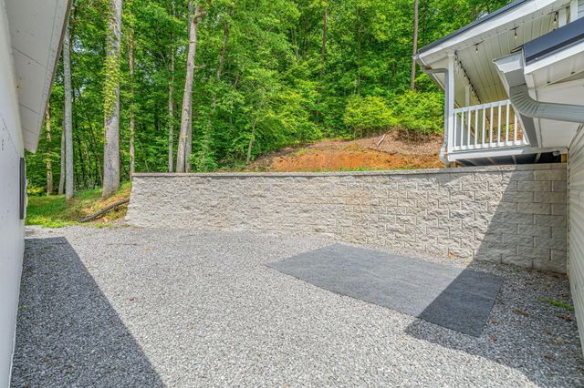 825 County Road 82, Athens, TN 37303