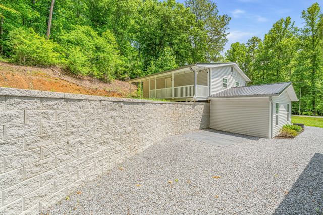 825 County Road 82, Athens, TN 37303