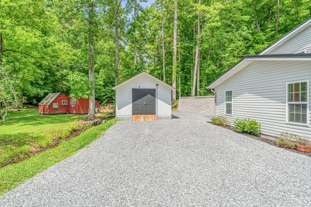 825 County Road 82, Athens, TN 37303
