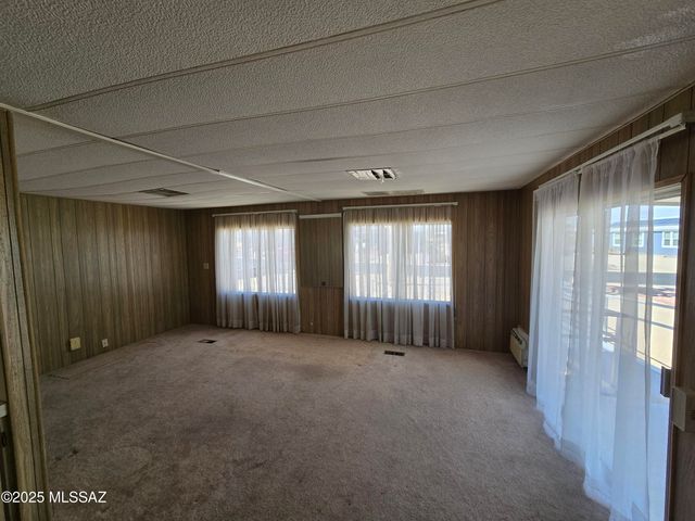 201 W Rama Drive, Green Valley, AZ 85614