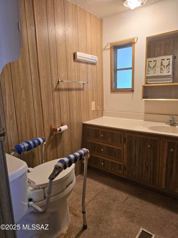 201 W Rama Drive, Green Valley, AZ 85614