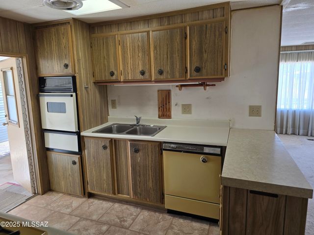 201 W Rama Drive, Green Valley, AZ 85614