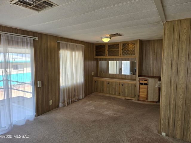 201 W Rama Drive, Green Valley, AZ 85614