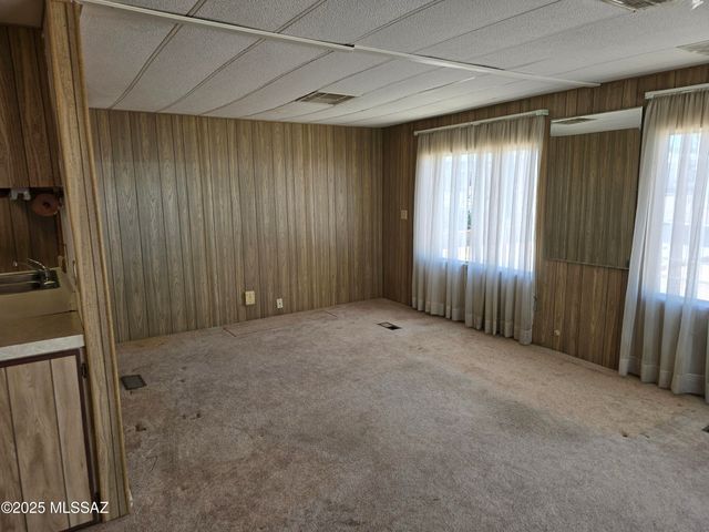 201 W Rama Drive, Green Valley, AZ 85614