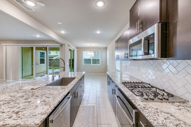 518 Traverse Drive S, Madera, CA 93636