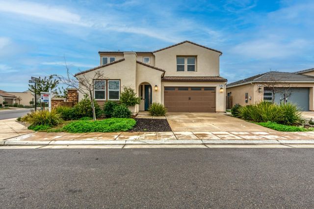 518 Traverse Drive S, Madera, CA 93636