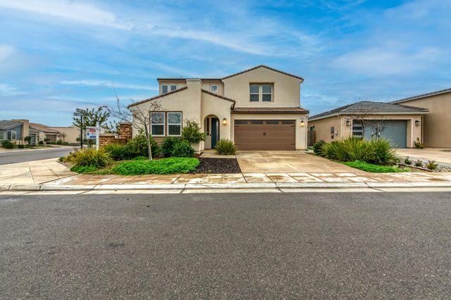 518 Traverse Drive S, Madera, CA 93636