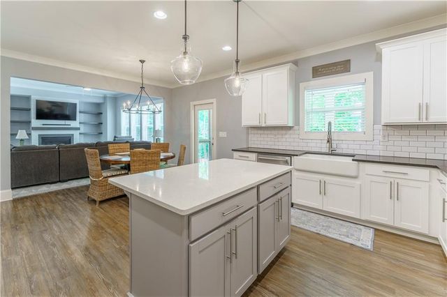 4549 Broadwell Circle, Flowery Branch, GA 30542