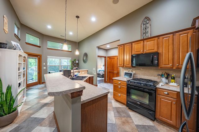 1705 BALLENTINE LN, Columbia, MO 65201
