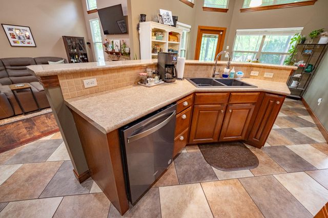 1705 BALLENTINE LN, Columbia, MO 65201