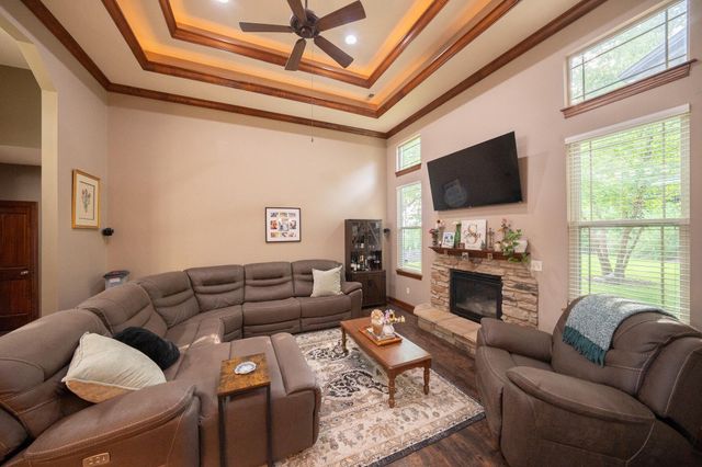 1705 BALLENTINE LN, Columbia, MO 65201