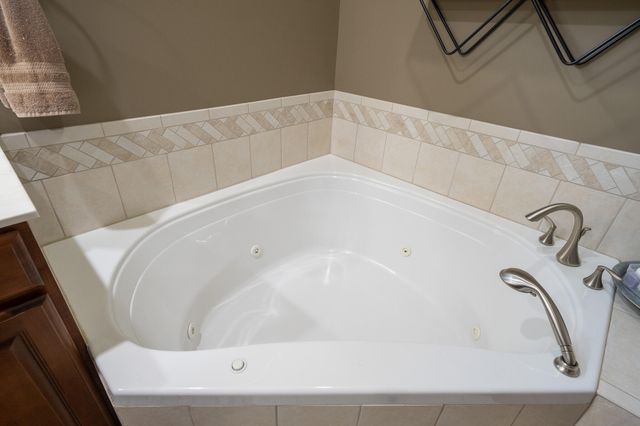 1705 BALLENTINE LN, Columbia, MO 65201