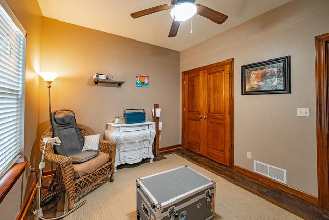 1705 BALLENTINE LN, Columbia, MO 65201