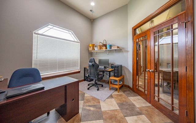 1705 BALLENTINE LN, Columbia, MO 65201
