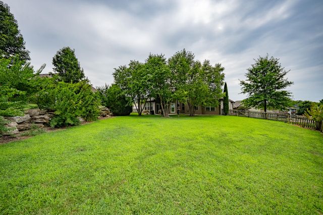 1705 BALLENTINE LN, Columbia, MO 65201