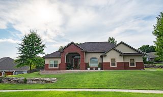 1705 BALLENTINE LN, Columbia, MO 65201