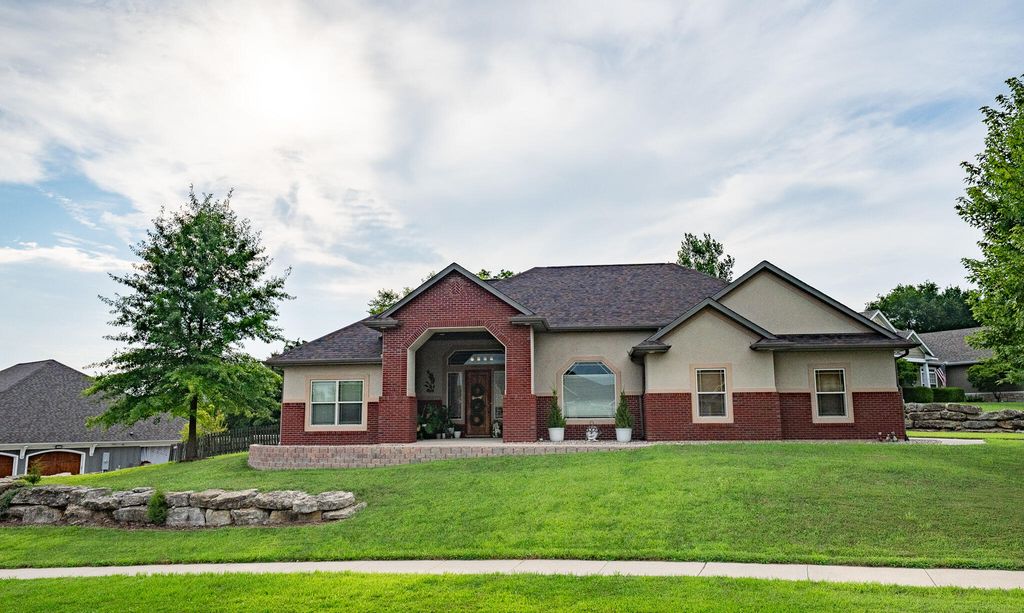 1705 BALLENTINE LN, Columbia, MO 65201