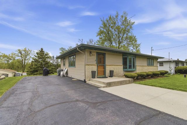 8037 Slater AVENUE, Mount Pleasant, WI 53406