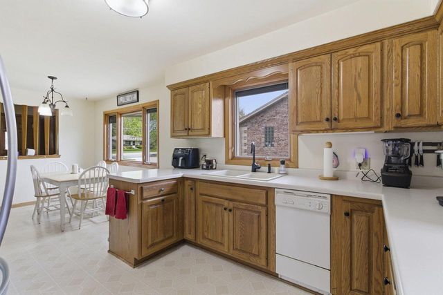8037 Slater AVENUE, Mount Pleasant, WI 53406